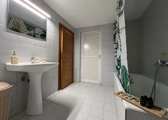 Apartament Neni's House Prínos